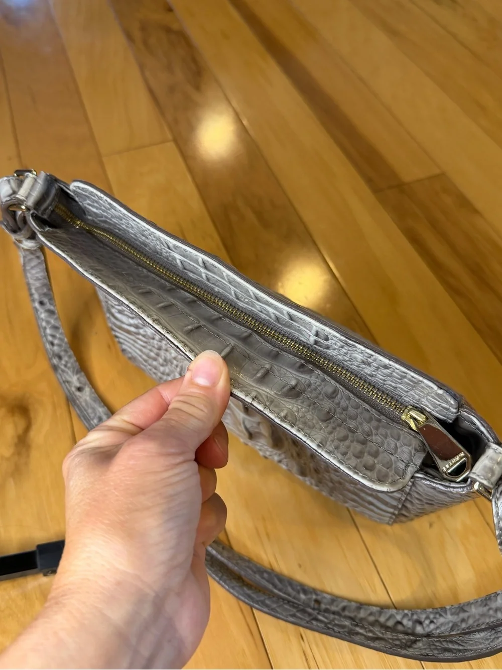 Brahmin Melbourne Gray Croc Embossed Leather Shoulder Bag Purse Gold Hardware